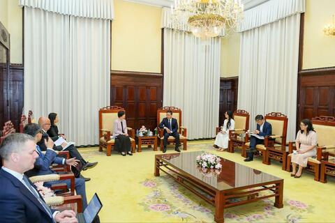 Thống đốc Phạm Đức Ấn tiếp tân Chủ tịch Ngân hàng Đầu tư cơ sở hạ tầng châu Á (AIIB)