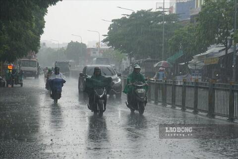Cảnh báo các tỉnh thành mưa dông hôm nay, có nơi mưa to đến rất to
