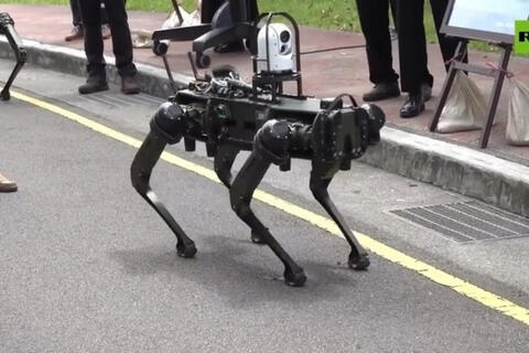 Đài Loan ra mắt 'chó robot' có vũ trang