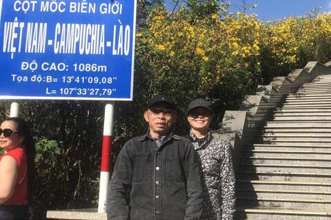 Cụ ông 70 tuổi đưa vợ đi khắp Việt Nam và câu chuyện tình đẹp như cổ tích