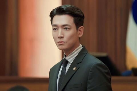 Jung Kyung Ho từng có biểu hiện lạ trước khi chia tay Sooyoung (SNSD)