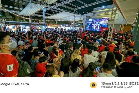 Xem World Cup tại Việt Nam: Đam mê xen lẫn lo toan