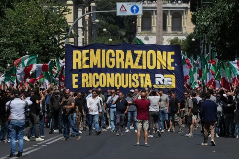 Hàng nghìn người đổ xuống các đường phố ở Rome phản đối nhập cư