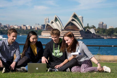 Australia tiếp tục tăng mạnh lệ phí visa du học, ngành giáo dục quốc tế lo ngại