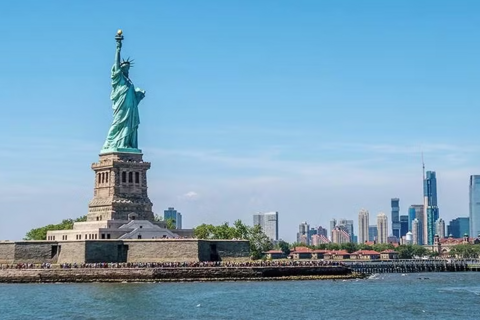 Nắng nóng cực đoan khiến đường nhựa ở New York biến dạng