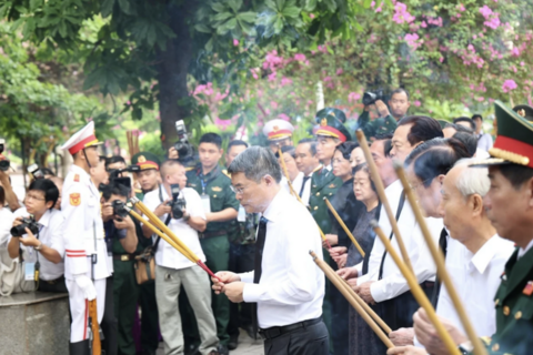 Lãnh đạo Đảng, Nhà nước dâng hương, dâng hoa tưởng niệm cố Tổng Bí thư Trần Phú cùng các Anh hùng liệt sĩ