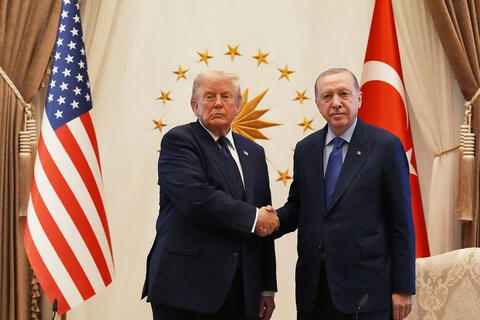 Hội nghị thượng đỉnh NATO khai mạc với những lời đe dọa từ ông Trump