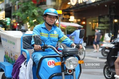 Xe điện gom rác, giảm nhọc nhằn cho công nhân