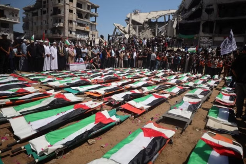 Hơn 100 nạn nhân Gaza được an táng sau 3 năm dưới đống đổ nát