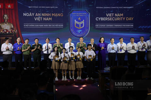 Bảo đảm an ninh mạng, gắn kết chặt chẽ và đồng bộ bảo vệ hệ thống và bảo vệ con người