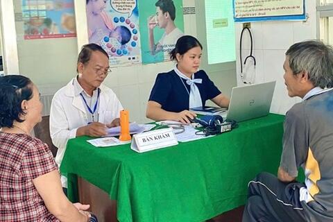 Vĩnh Long chủ động "gõ cửa từng nhà" khám sức khỏe miễn phí cho người dân
