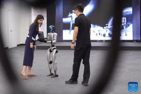 Vừa lên sàn, cổ phiếu công ty Trung Quốc chế tạo robot hình người tăng 629%