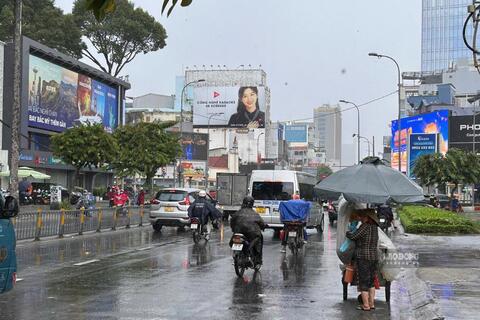Mây dông từ Tây Ninh hướng vào TPHCM, trung tâm có mưa lớn