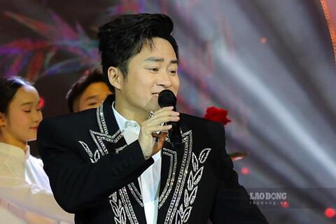Tùng Dương hát hit triệu view của Hòa Minzy gây xúc động