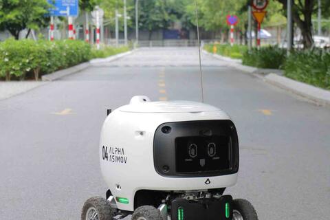 Cận cảnh xe buýt tự hành, robotaxi, robot dọn vệ sinh sắp được thử nghiệm ở Hà Nội