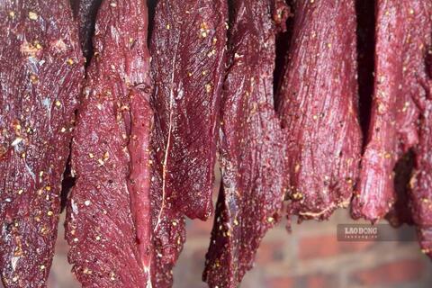 Mục sở thị quy trình làm trâu gác bếp ở Sơn La