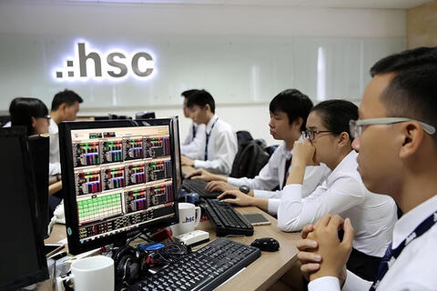 Lãnh đạo HSC gom 3,2 triệu cổ phiếu giá 10.000 đồng