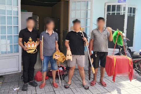 Nhóm người hóa trang thầy trò Đường Tăng ở TPHCM để phục vụ tang lễ
