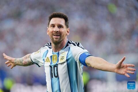 Messi chia tay, chiếc áo số 10 lại trở thành gánh nặng với Argentina