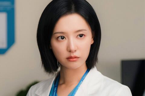 Phim "Bác sĩ X" của Kim Ji Won gây tranh cãi dù rating mở màn ấn tượng