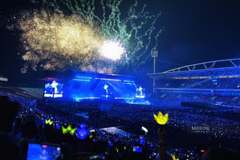 BigBang liên tục cảm ơn fan Việt ở Mỹ Đình và lời hứa sẽ quay trở lại