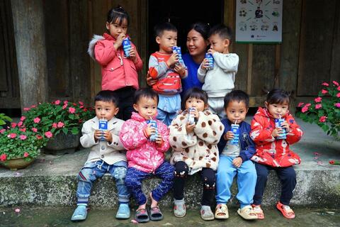 Tự đặt chuẩn khó cho mình: Câu chuyện chưa kể sau ly sữa quen thuộc của triệu gia đình Việt