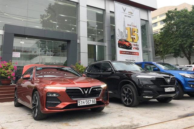 VinFast bứt tốc: Gần 2.000 xe Lux, hơn 3.000 xe Fadil tới tay người Việt trong 3 tháng đầu 2020 - Ảnh 2. VinFast bứt tốc: Gần 2.000 xe Lux, hơn 3.000 xe Fadil tới tay người Việt trong 3 tháng đầu 2020 - Ảnh 2.