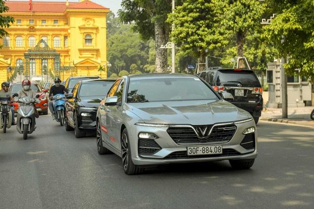 VinFast bứt tốc: Gần 2.000 xe Lux, hơn 3.000 xe Fadil tới tay người Việt trong 3 tháng đầu 2020 - Ảnh 1. VinFast bứt tốc: Gần 2.000 xe Lux, hơn 3.000 xe Fadil tới tay người Việt trong 3 tháng đầu 2020 - Ảnh 1.