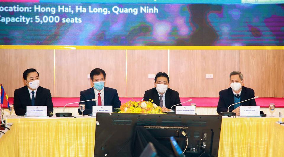Các đại biểu tham dự Hội nghị tại đầu cầu Hà Nội.
