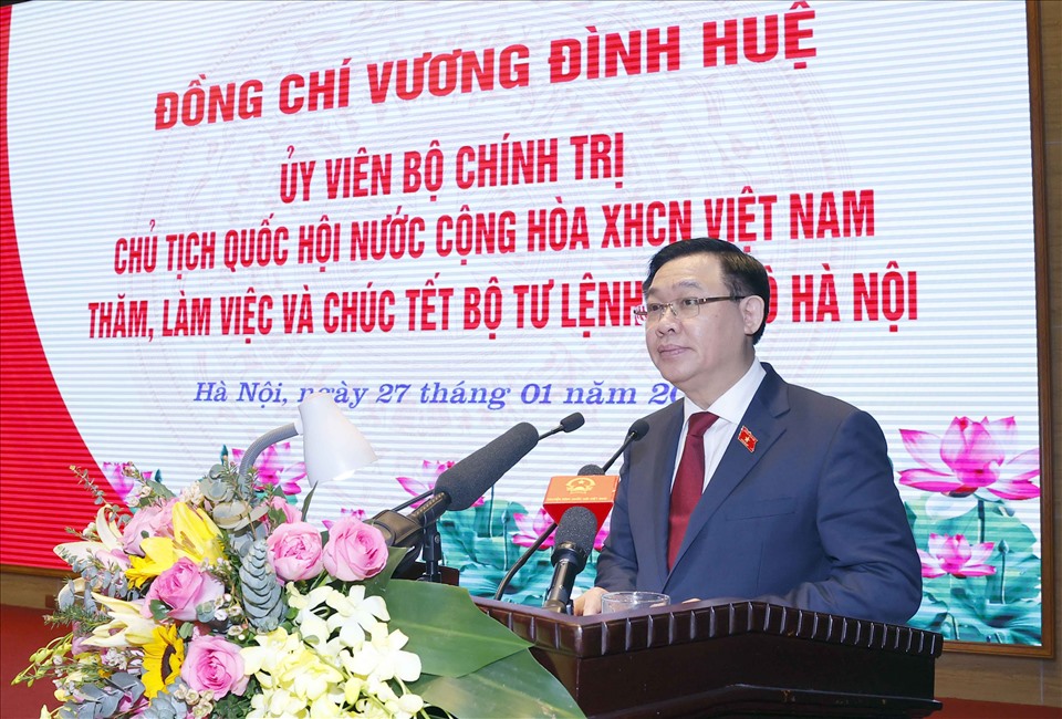 Chủ tịch Quốc hội Vương Đình Huệ phát biểu chúc Tết cán bộ, chiến sĩ Bộ Tư lệnh Thủ đô Hà Nội.