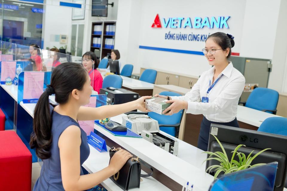 Lãi thuần từ hoạt động dịch vụ lũy kế cả năm của VietABank tăng 147%