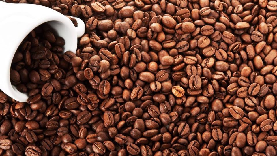 Giá cà phê hôm nay 3/2: Tồn kho giảm đẩy giá Robusta lên 2.200 USD/tấn