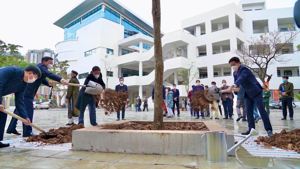 Quận Nam Từ Liêm đưa hoạt động trồng cây thành phong trào thường xuyên và có nhiều giải pháp thiết thực bảo vệ môi trường,