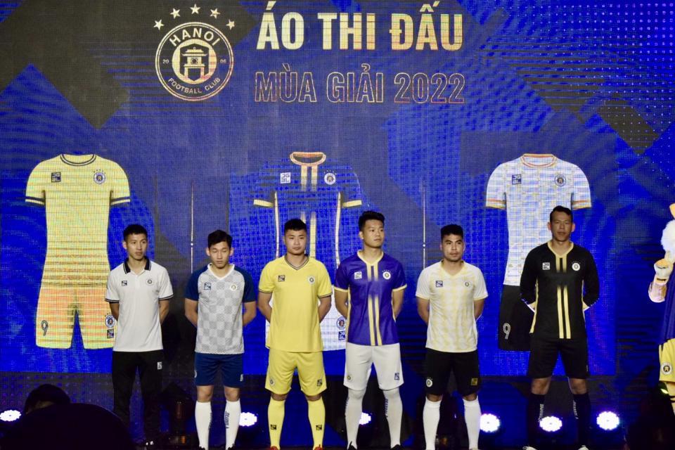 Hà Nội FC cho ra mẳt mẫu áo mới ở mùa giải 2022. Ảnh: Duy Khánh.