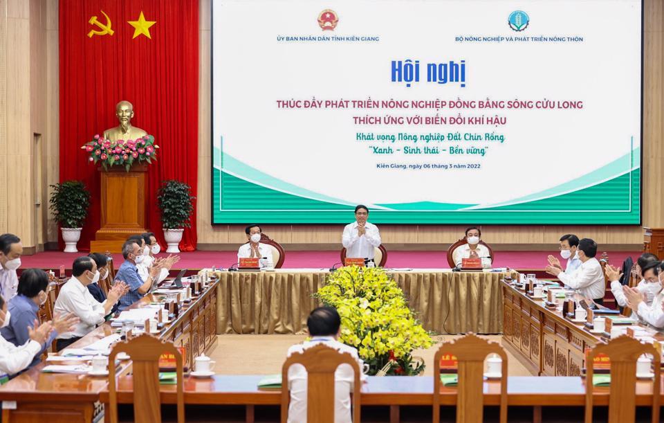 Thủ tướng chủ trì Hội nghị thúc đẩy phát triển nông nghiệp bền vững ĐBSCL. Ảnh: VGP