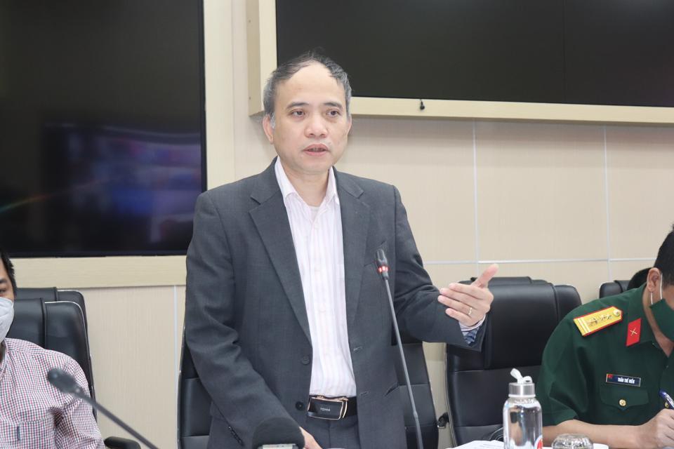 TS Nguyễn Xuân Anh - Viện trưởng Viện Vật lý địa cầu thông tin tại cuộc họp sáng 19/4. Ảnh: Lâm Nguyễn.