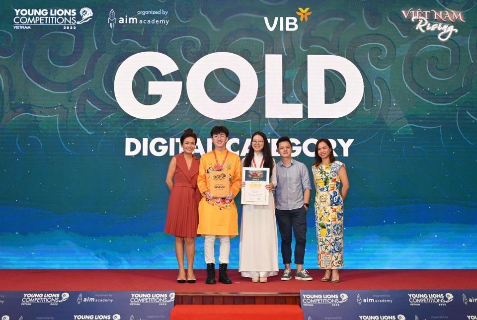 Giải Gold - bảng Student - hạng mục Digital thuộc về team LETEMEUR gồm 2 thành viên Nguyen Ngoc Thao Minh (RMIT International University, Sai Gon South) và Truong Vi Huan (RMIT International University, Sai Gon South)