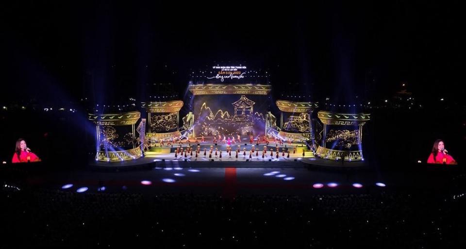 Mãn nhãn với đêm khai mạc Lễ hội Du lịch biển Sầm Sơn 2022 - Ảnh 2