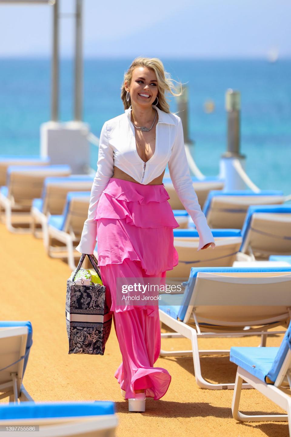 Tallia Storm xuất hiện ở khách sạn Martinez Hotel 