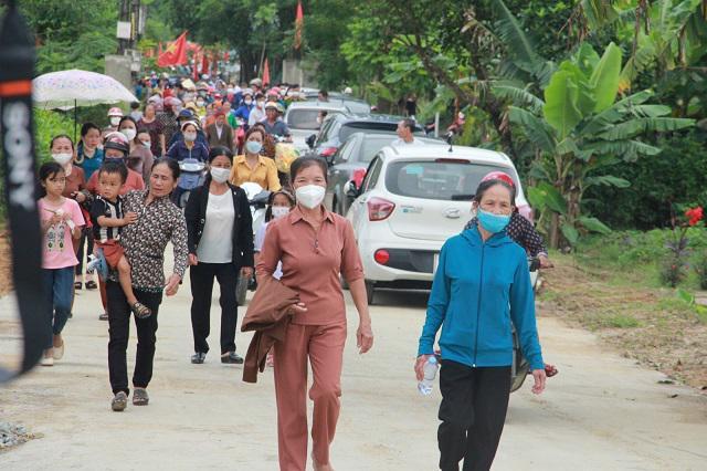  Tuyến đường mới có chiều dài 1,5km, rộng 5m và đổ bê tông dày 16cm.