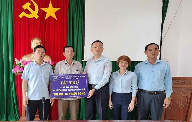  Formosa Hà Tĩnh tài trợ 80 triệu đồng hỗ trợ điện thắp sáng 4 tuyến đường tại xã Kỳ Nam ( thị xã Hà Tĩnh).
