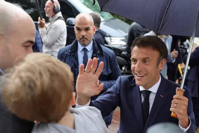 Tổng thống Macron đối diện khó khăn  - Ảnh 1.