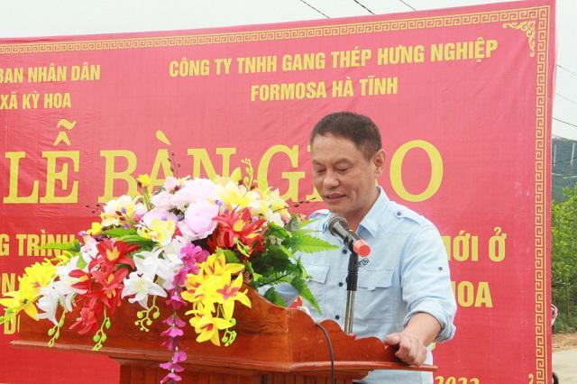  Lãnh đạo Công ty Formosa Hà Tĩnh phát biểu tại buổi lễ đón nhận và đưa vào sử dụng tuyến đường nông thôn mới tại thôn Hoa Tiến và thôn Hoa Trung
