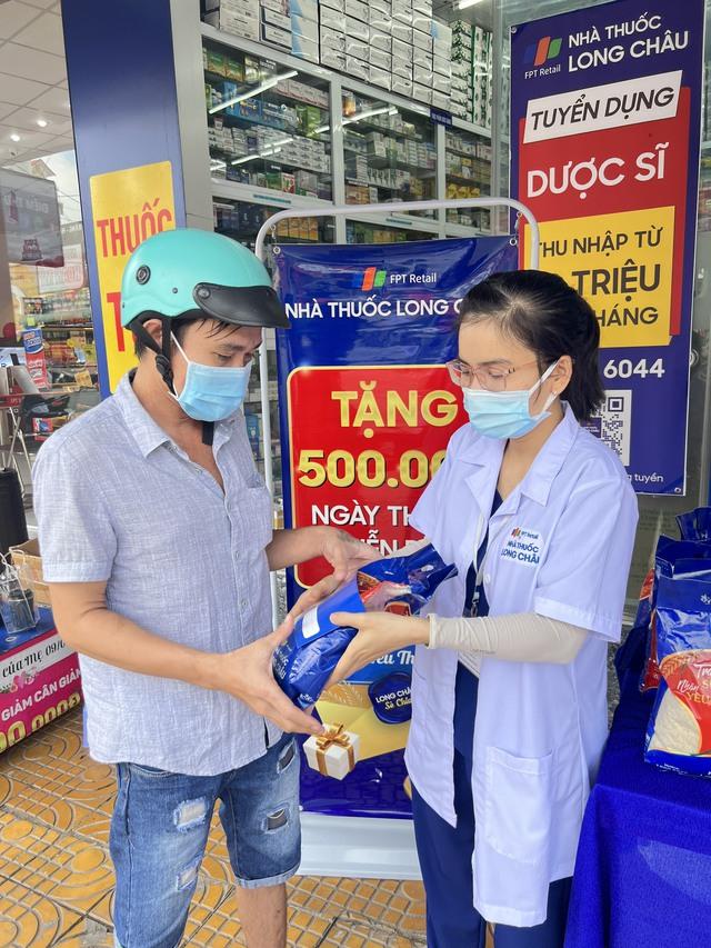 FPT Long Châu chung tay vì cộng đồng tiếp tục hành trình Long Châu sẻ chia - Ảnh 3. FPT Long Châu chung tay vì cộng đồng tiếp tục hành trình Long Châu sẻ chia - Ảnh 3.
