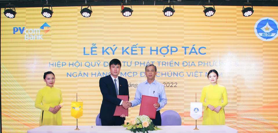 PVcomBank ký hợp tác với Hiệp hội Quỹ đầu tư phát triển địa phương - Ảnh 1