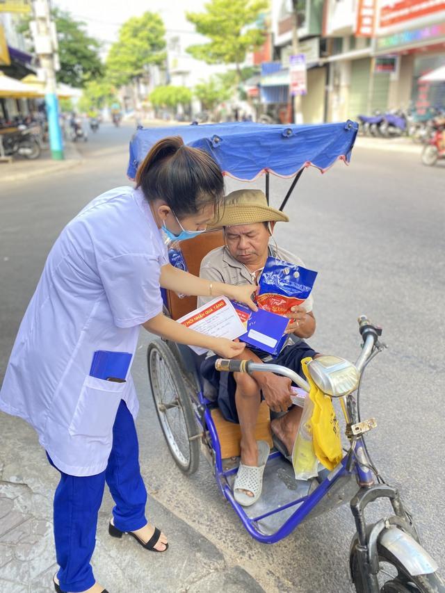 FPT Long Châu chung tay vì cộng đồng tiếp tục hành trình Long Châu sẻ chia - Ảnh 1. FPT Long Châu chung tay vì cộng đồng tiếp tục hành trình Long Châu sẻ chia - Ảnh 1.