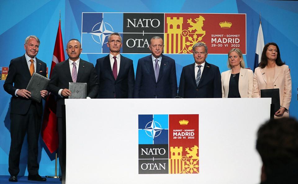 NATO định nghĩa lại bản chất