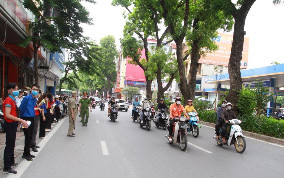 Giao thông sáng 7/7 khá thông thoáng đảm bảo cho thí sinh đến thi đúng giờ. Ảnh: Văn Trọng