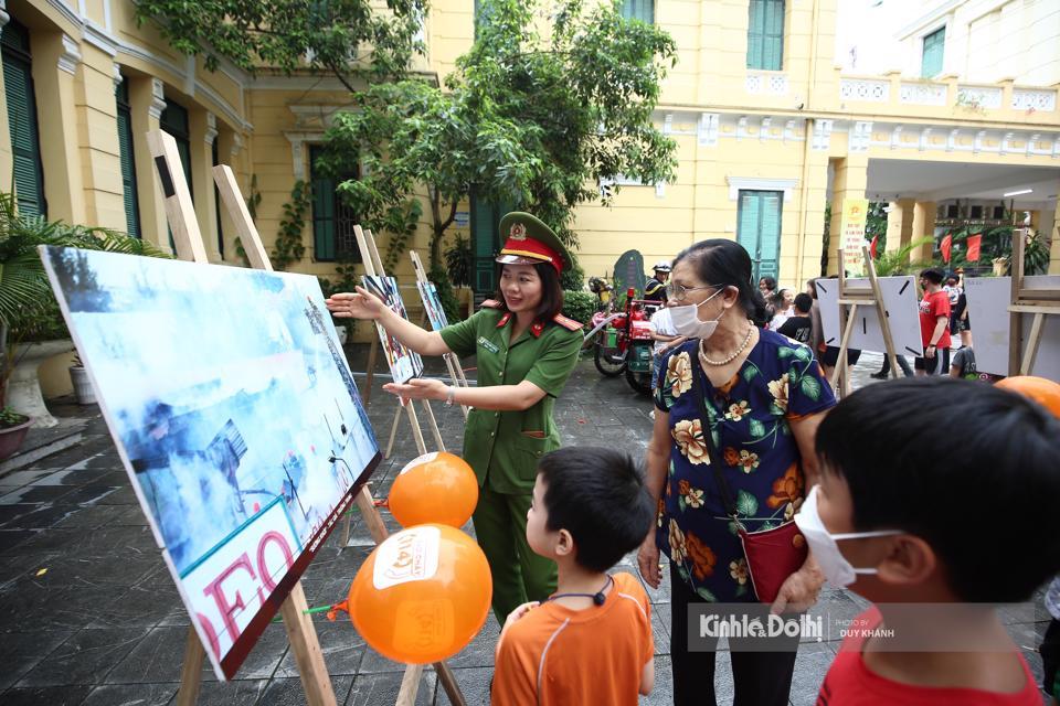 Đây là hoạt động nhằm nâng cao nhận thức và kỹ năng Phòng cháy, chữa cháy - Cứu nạn, cứu hộ (PCCC & CNCH) cho học sinh, sinh viên trên địa bàn trong dịp hè cũng như mang đến một mùa hè bổ ích cho các em thanh thiếu nhi.