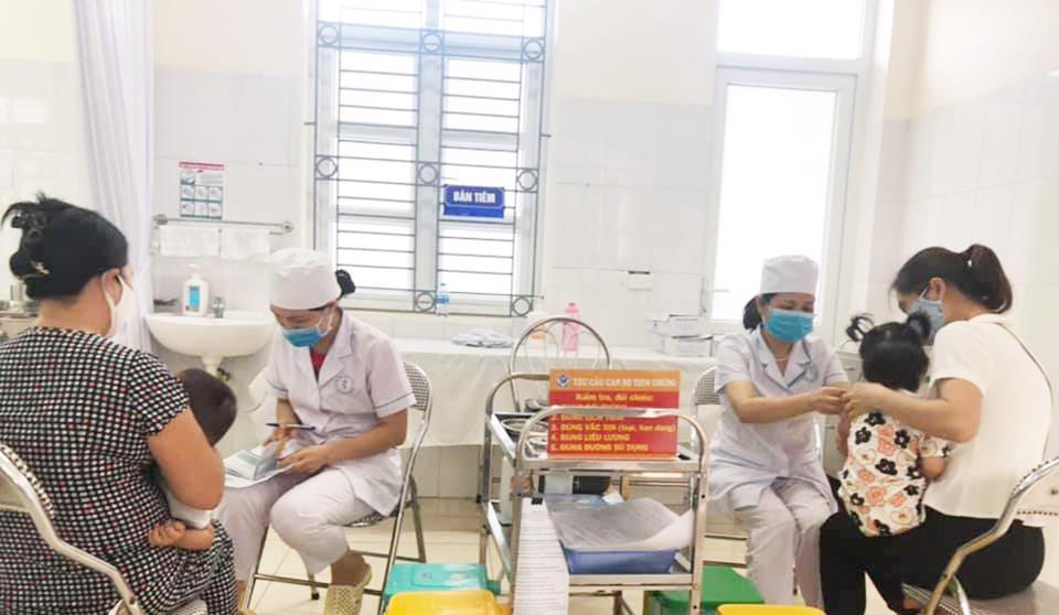 Hiện cúm mùa đã có vaccine phòng bệnh, người dân nên tiêm vaccine cúm mùa, vì đây là biện pháp dự phòng hiệu quả nhất.